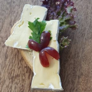 Brie med druer. kr. 37