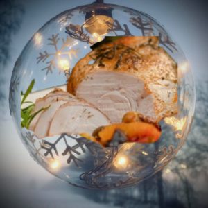 Varm julemat – kalkunfilet, julefrikadeller, rødkål